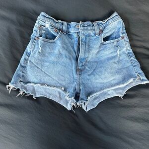 Abercrombie and Fitch the Mom Short Light Blue Denim Size 26